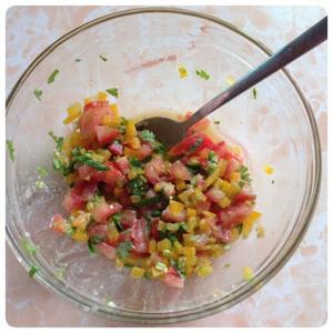 蛋白西红柿＋玉米粥的做法 步骤4