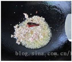 雪菜肉末干煸四季豆碎的做法 步骤5