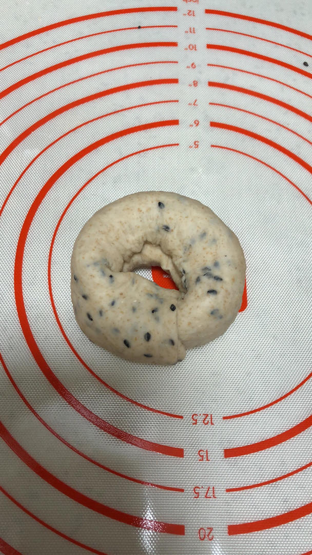 黑芝麻全麦贝果