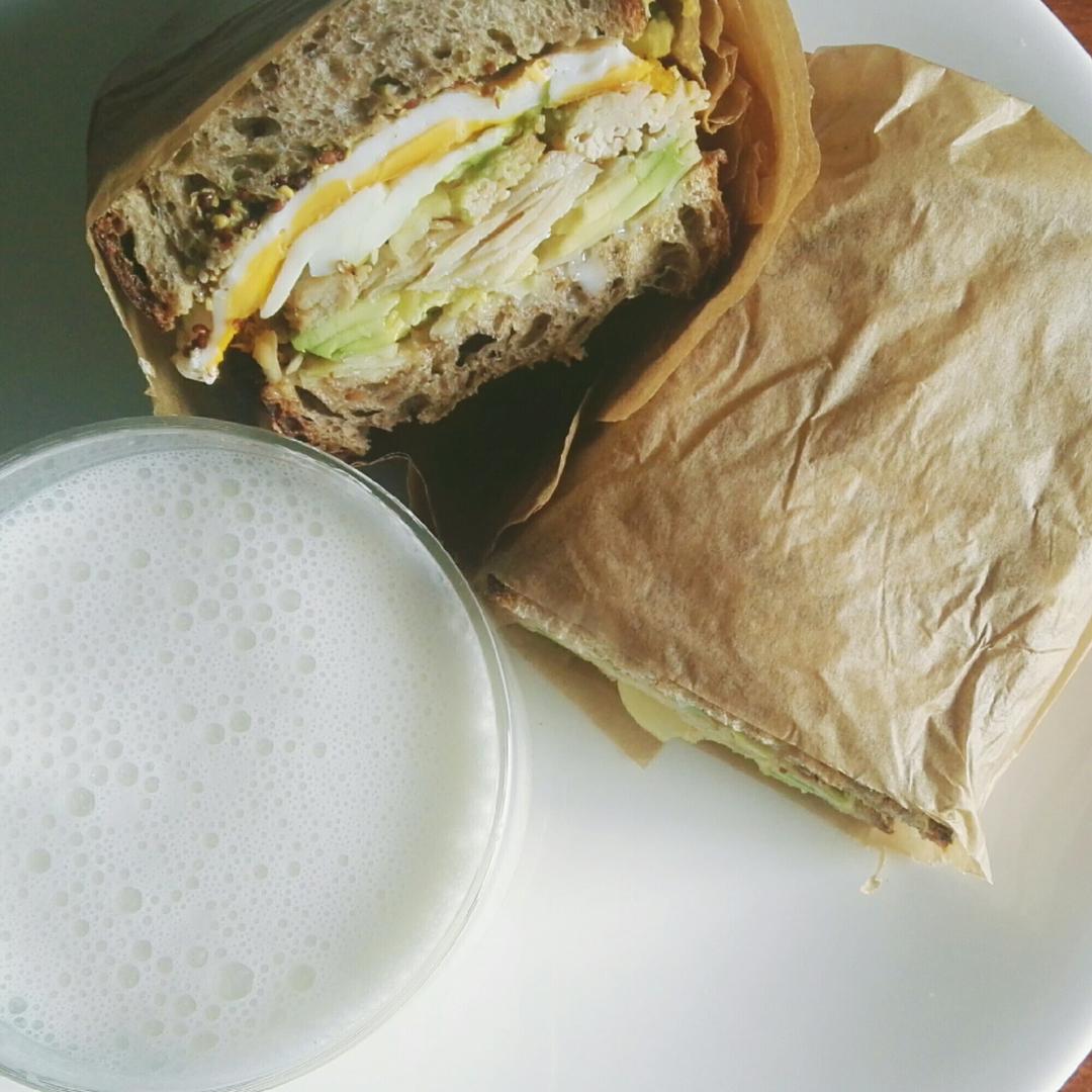 如何做超厚的沼三明治~详细tip！牛油果鸡蛋午餐肉三明治~