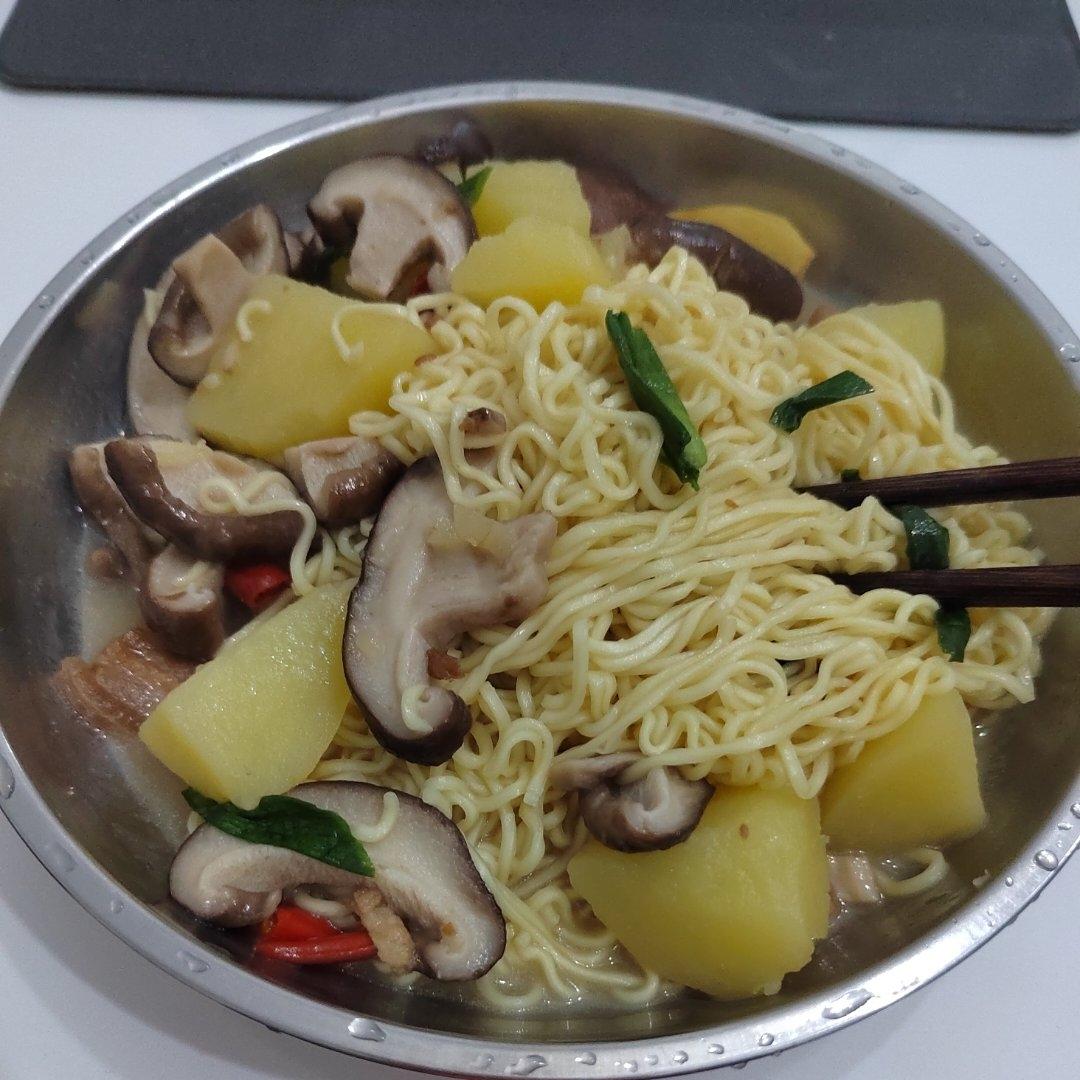 土豆炖腊肉