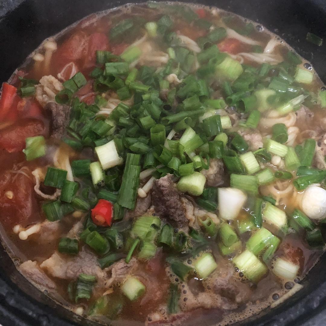 番茄金针菇肥牛
