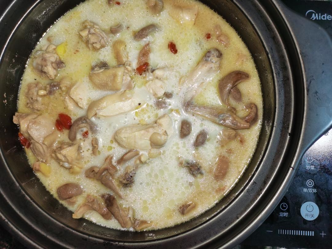 〈胡椒猪肚鸡汤〉，我超级喜欢的味道，欣小厨 😏