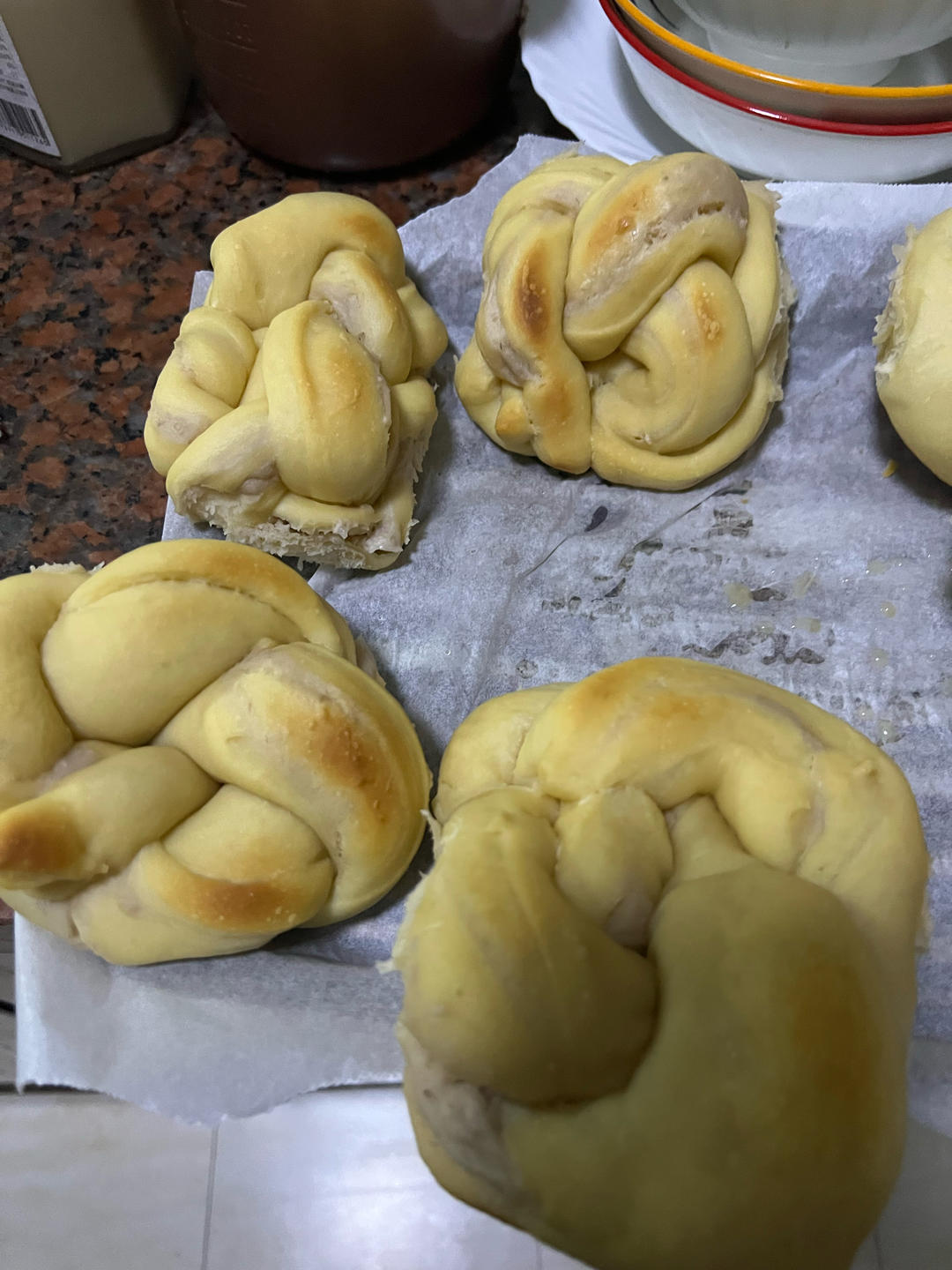 奶香芋泥花环面包