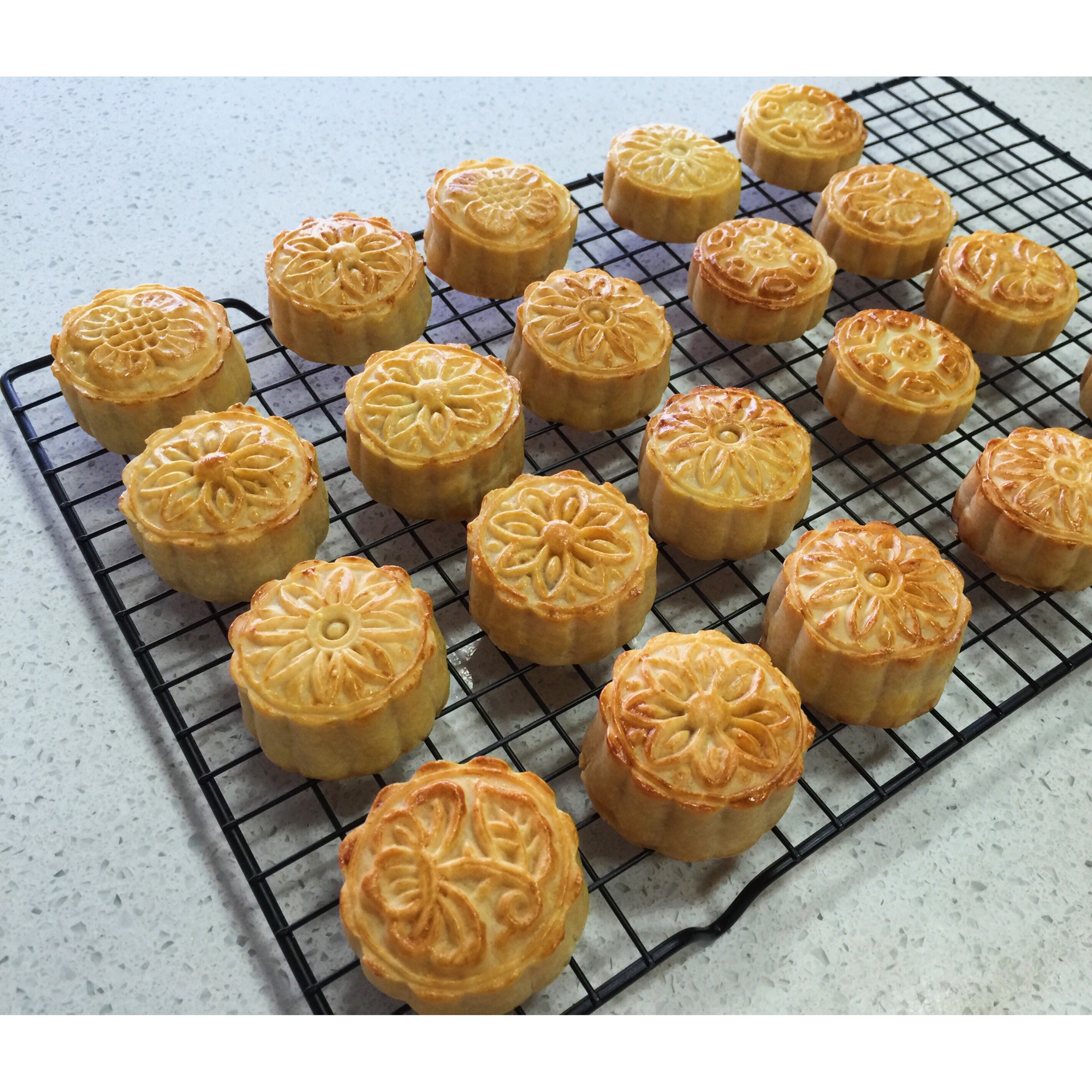 广式月饼—蛋黄莲蓉月饼