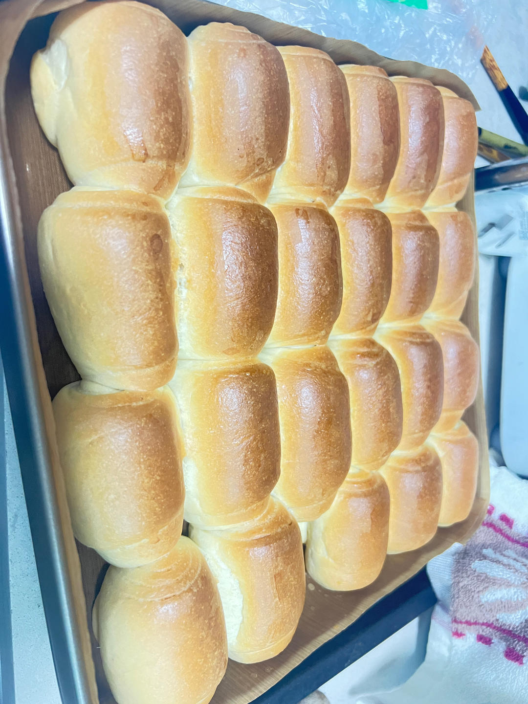 超软淡奶油小面包（餐包），一次发酵柔软拉丝，消耗淡奶油，持久柔软隔天不变硬