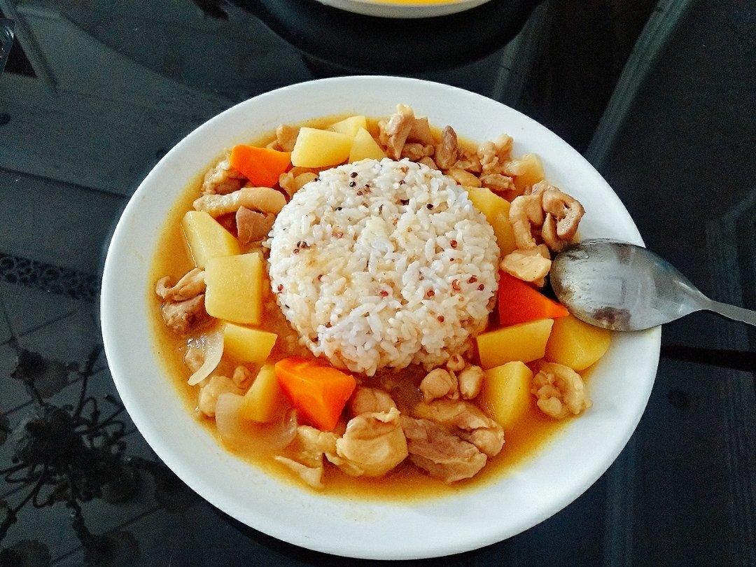 咖喱鸡米饭