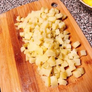 家庭豪华版土豆鸡蛋沙拉的做法 步骤2