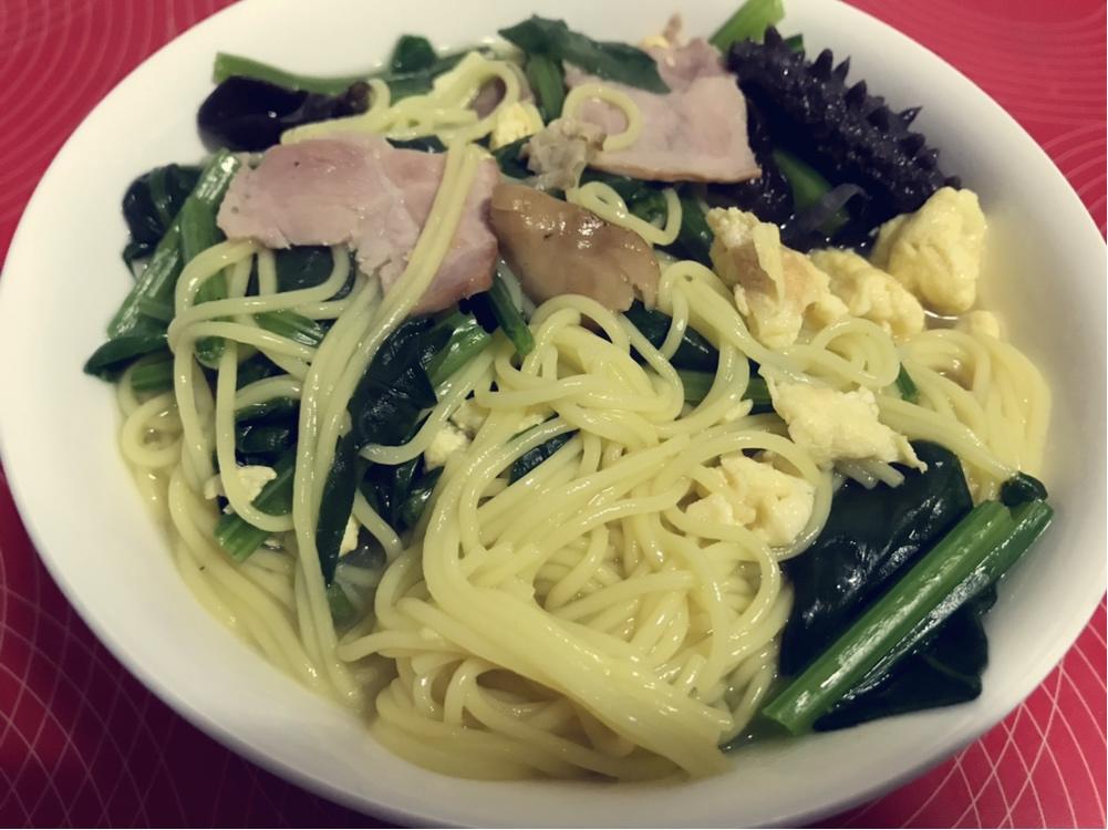 菠菜鸡蛋面