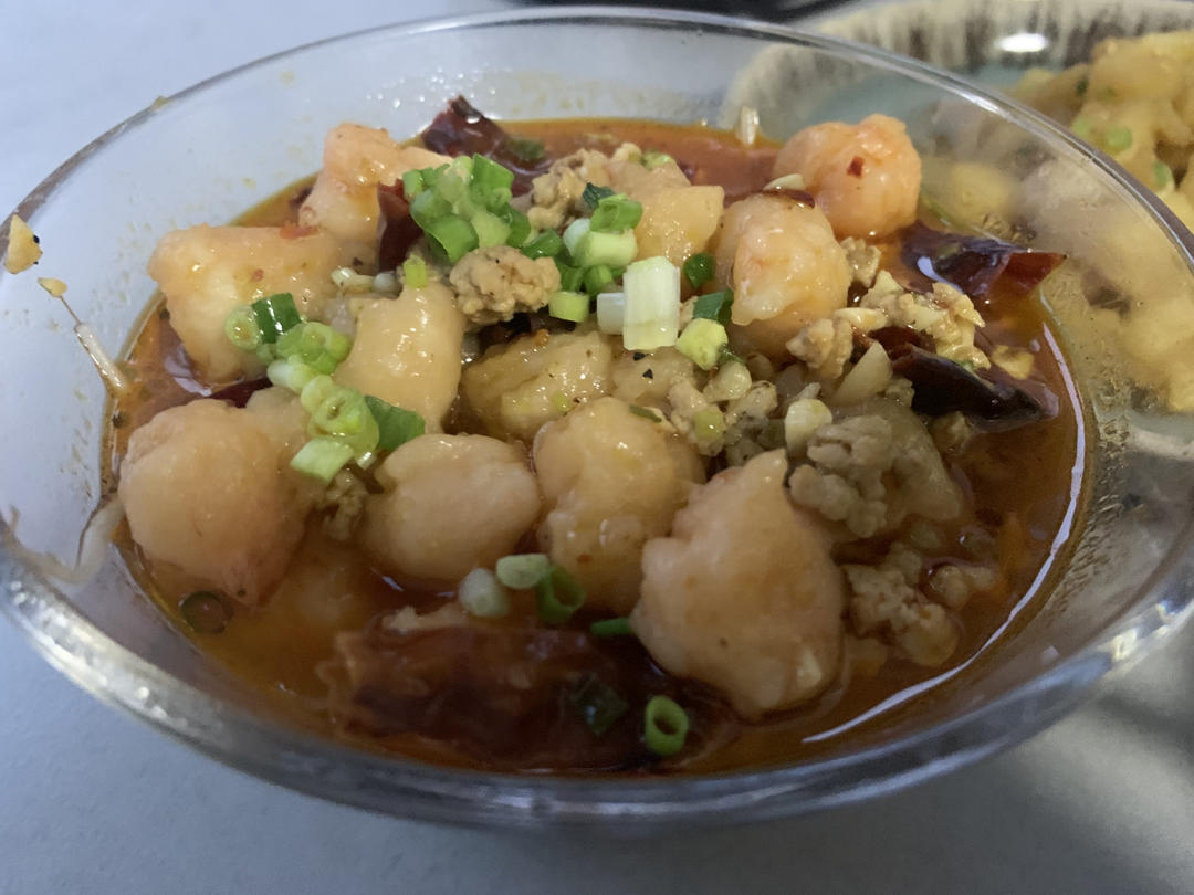 客官，您的麻辣虾滑来咯！