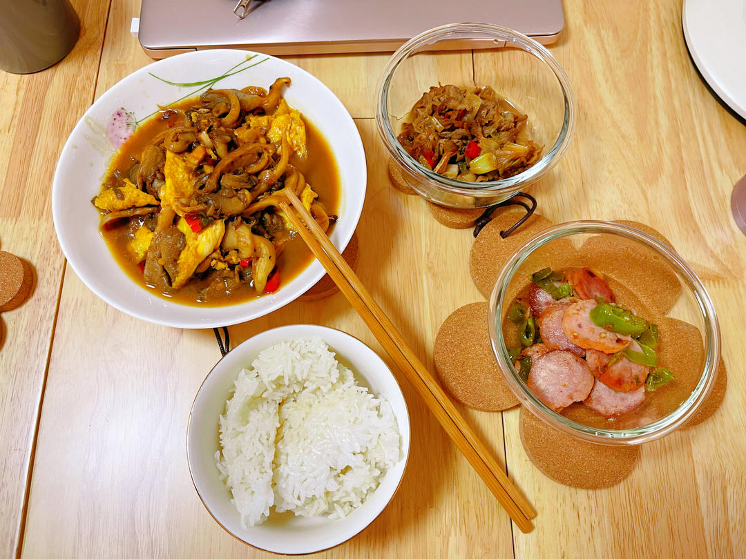 鲜美爽滑！巨下饭的平菇炒鸡蛋