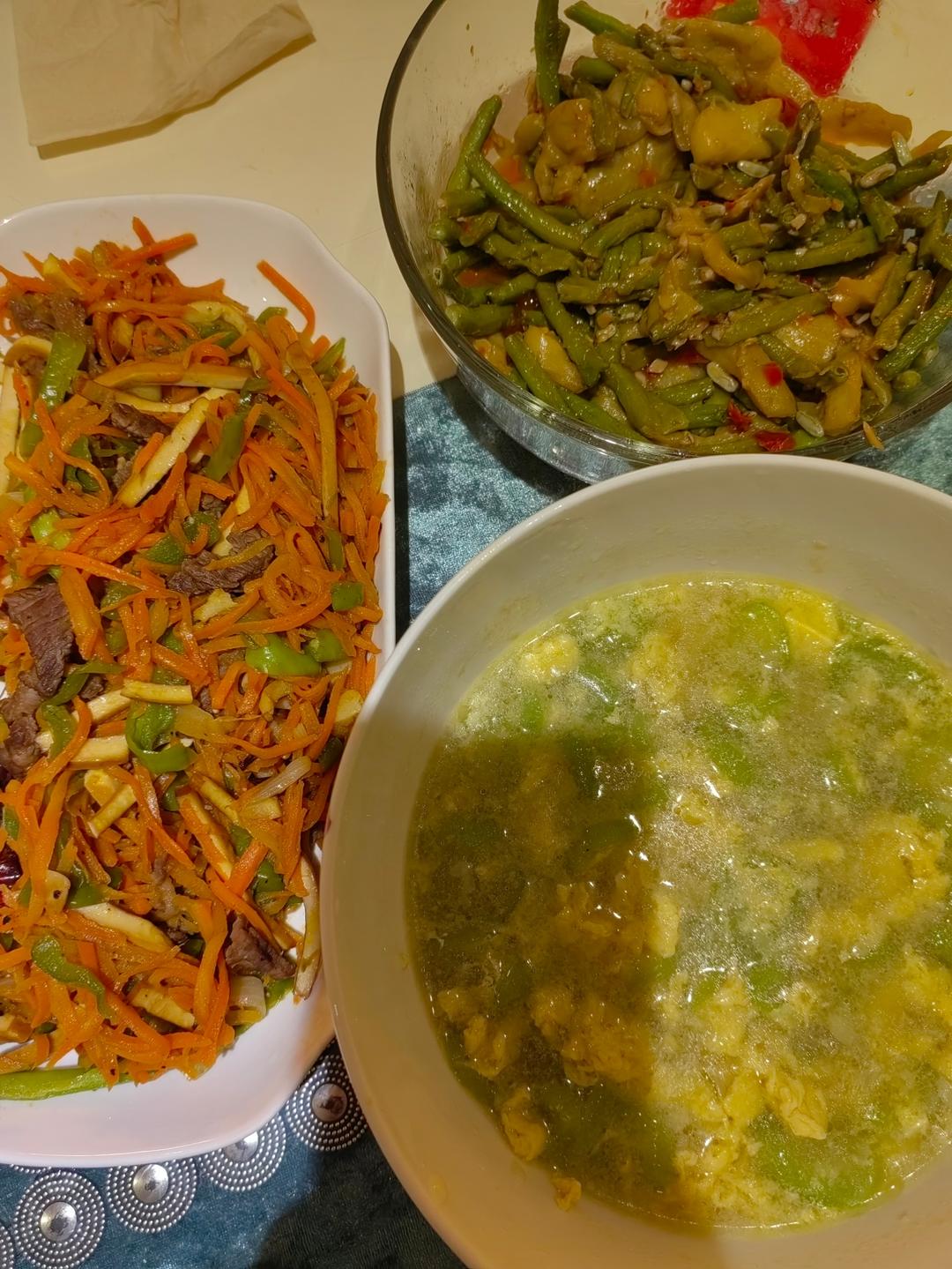 厨师长教你：“青椒牛肉丝”的家常做法，家乡的味道，先收藏了