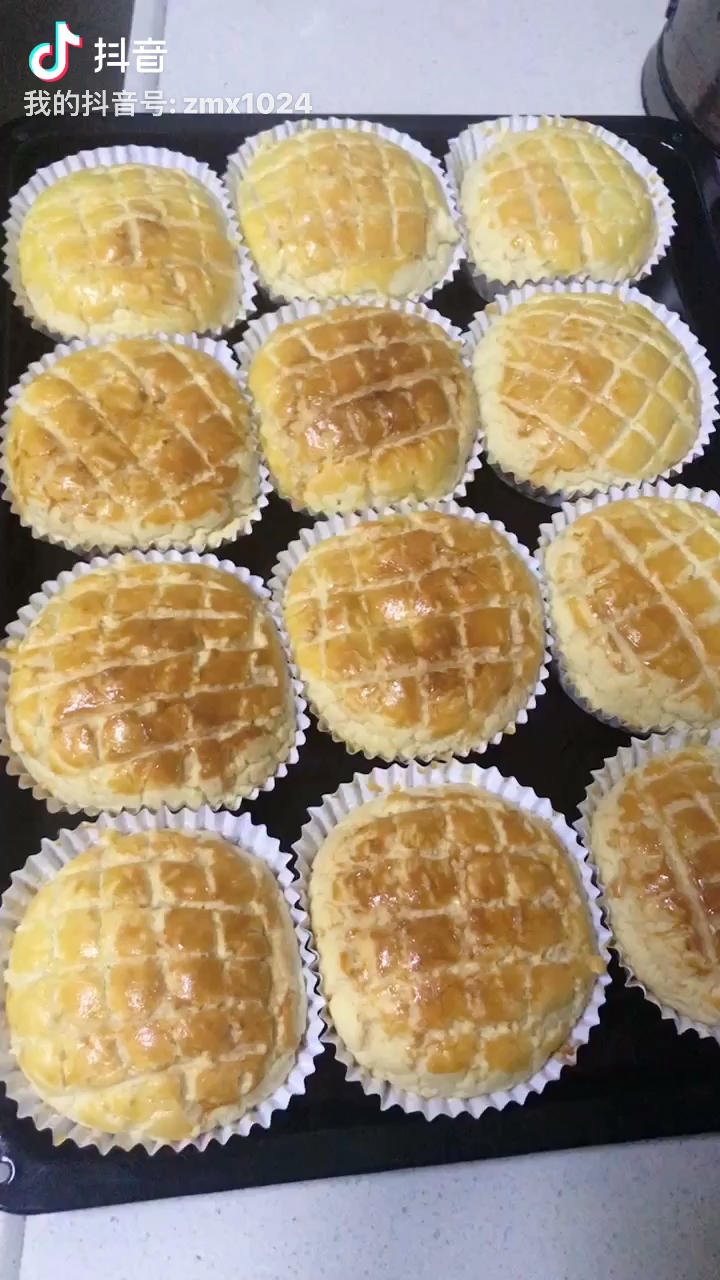 好吃到炸裂的港式菠萝包（附带制作酥皮的小视频）