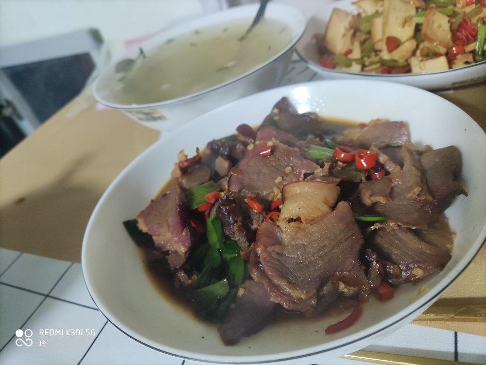 大蒜炒腊肉