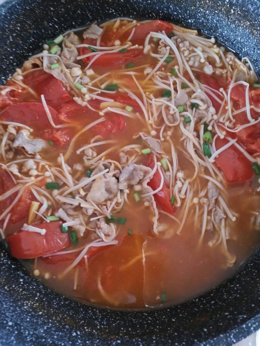 金针菇肥牛番茄锅