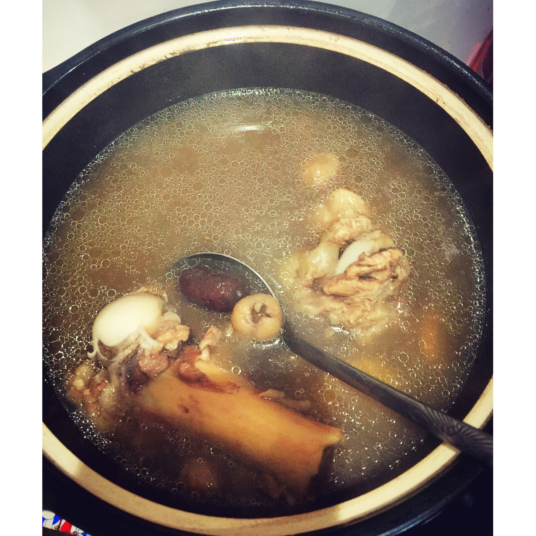 花生桂圆炖骨头汤