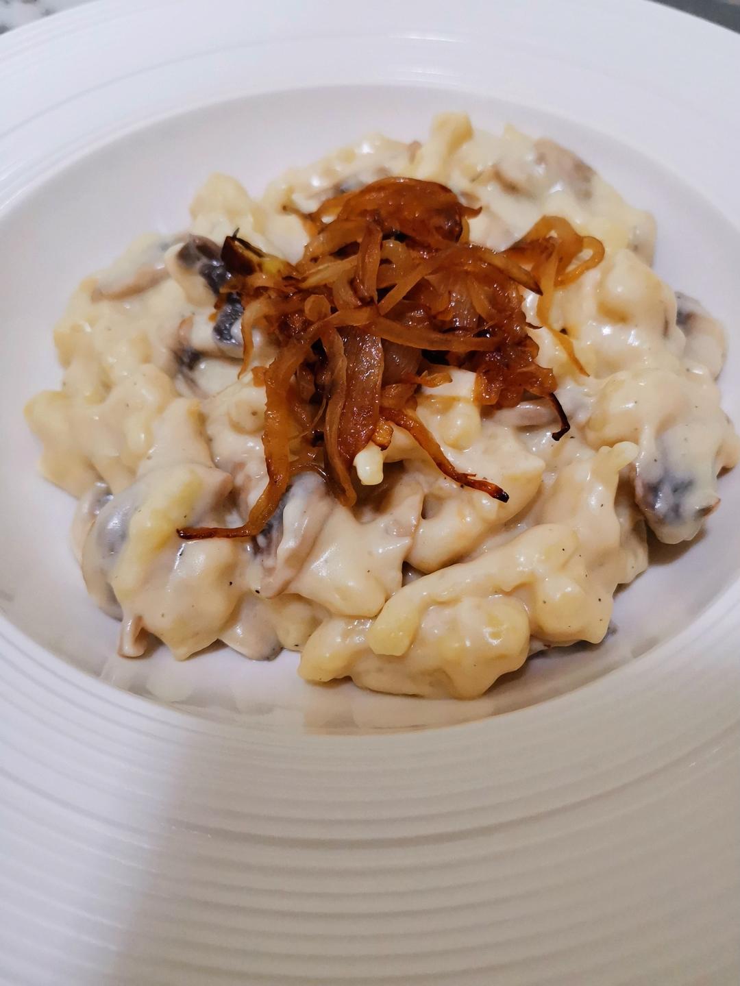 Käsespätzle Pfanne奶酪烩施瓦本鸡蛋面