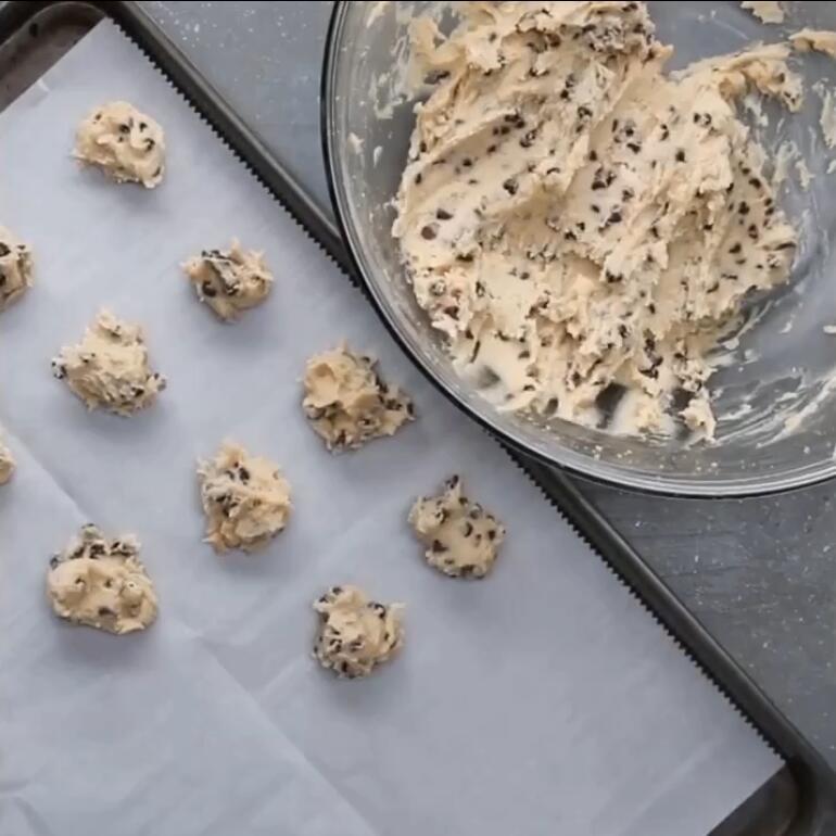 香草巧克力碎布朗尼冰激凌的做法 步骤8