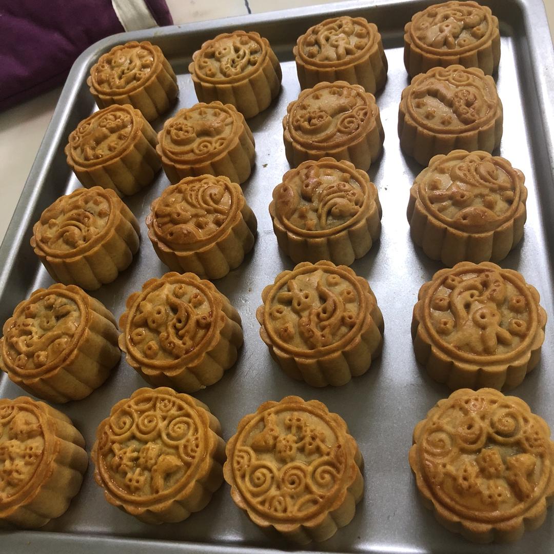 广式月饼—蛋黄莲蓉月饼