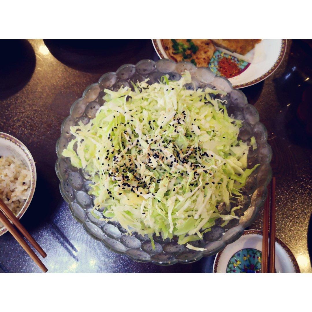 日式卷心菜沙拉【栗原晴美料理书】