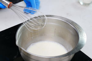 时令水果 鲜奶油 入口即化不掉皮的浮云卷的做法 步骤4