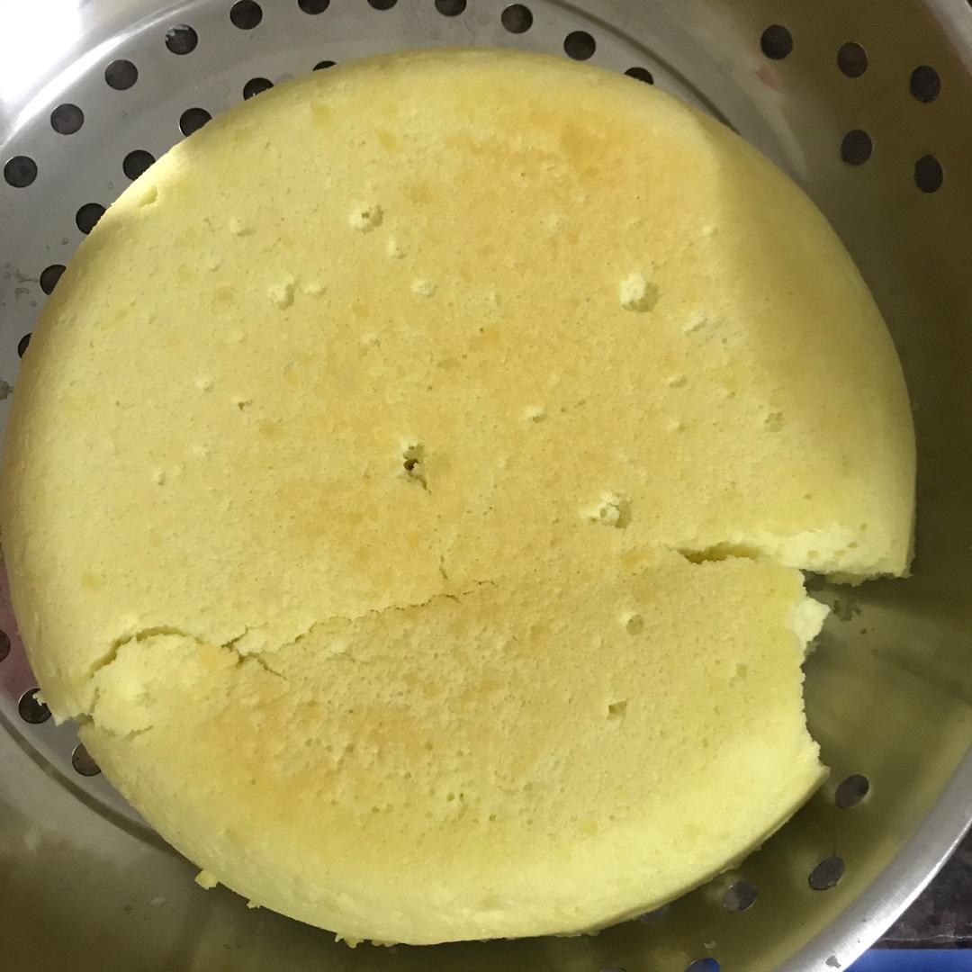 戚风蛋糕Ⅰ电饭锅版，制作简单，香甜美味