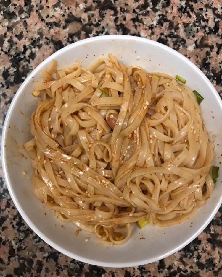 超简单的酸辣凉拌面