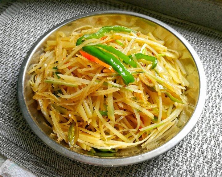 厨师长教你：“炝炒土豆丝”的家常做法，口感爽脆