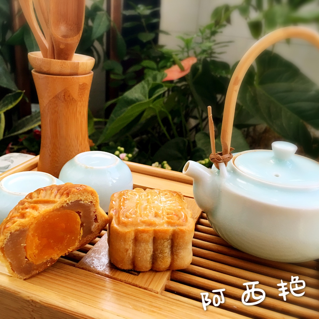 广式月饼—蛋黄莲蓉月饼