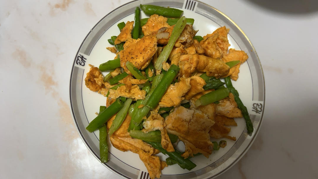 健康低卡家常菜—芦笋炒蛋