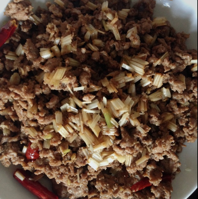 芹菜牛肉末「下饭神器」