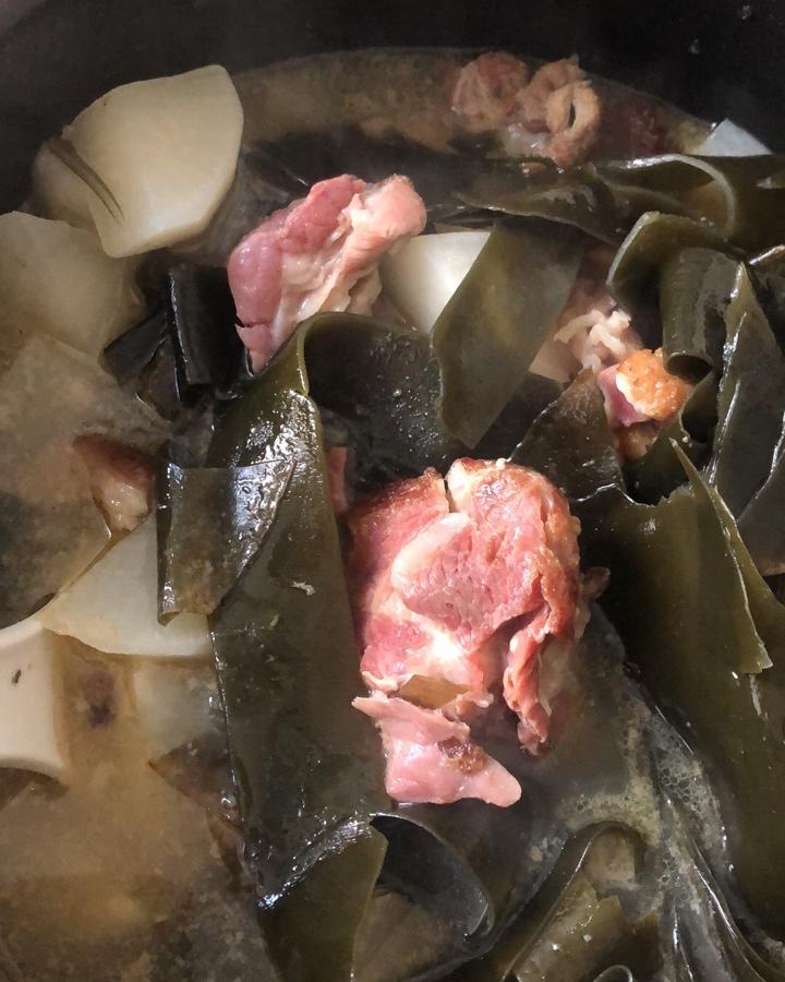 腊猪蹄炖海带