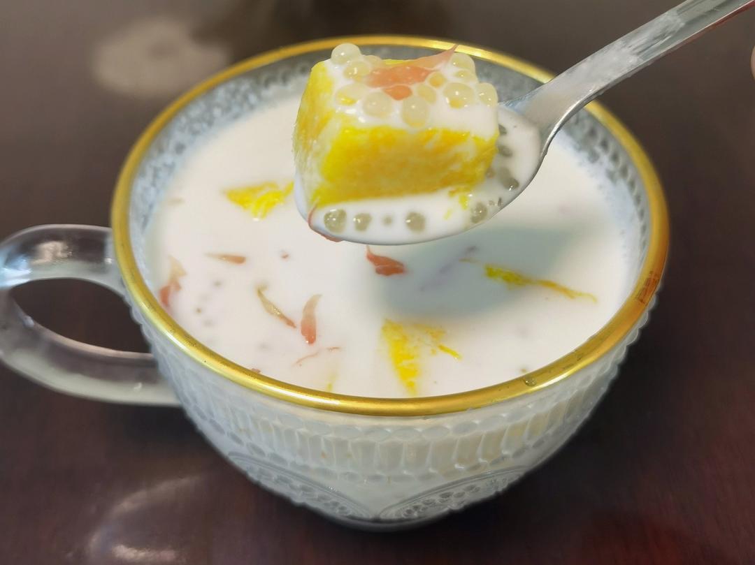 港式甜品——杨枝甘露(芒果西米露)附芒果花切法