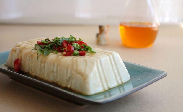 番茄籽油剁椒嫩豆腐（附盒装豆腐整块取出技能）的做法