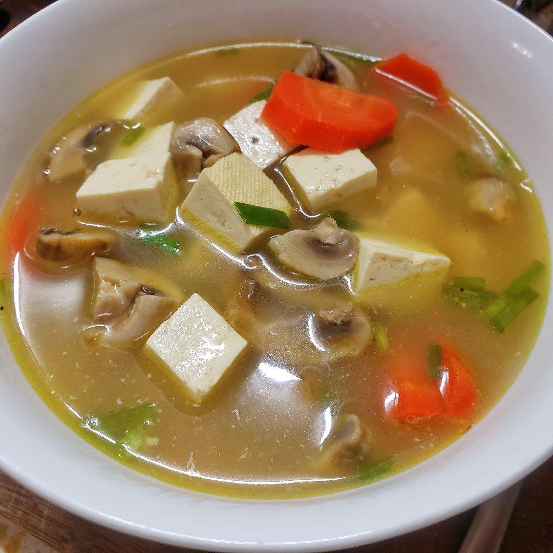 口蘑豆腐汤
