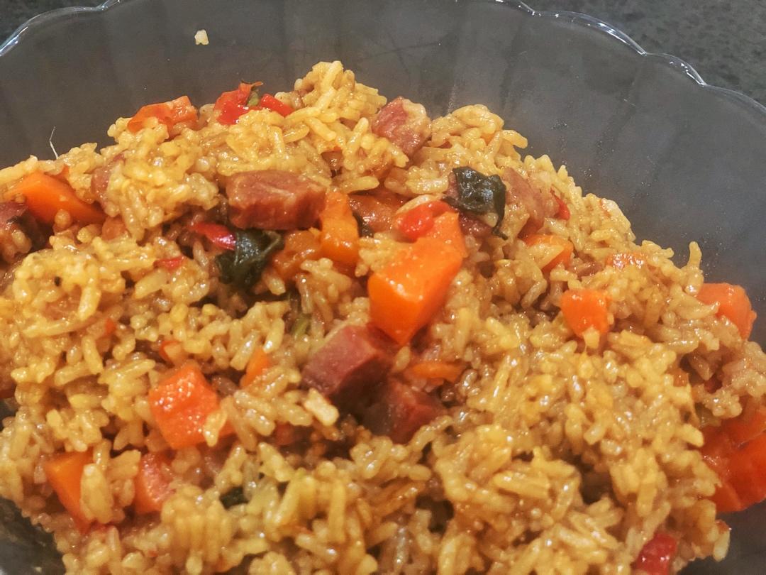 懒人必学的【电饭煲腊肠焖饭】，妈呀，太香了吧
