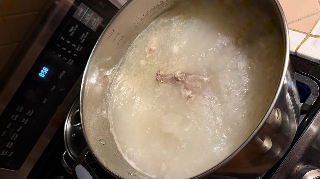 厨师长教你：“羊肉汤”的家常做法，天气冷了喝一口全身都暖暖的