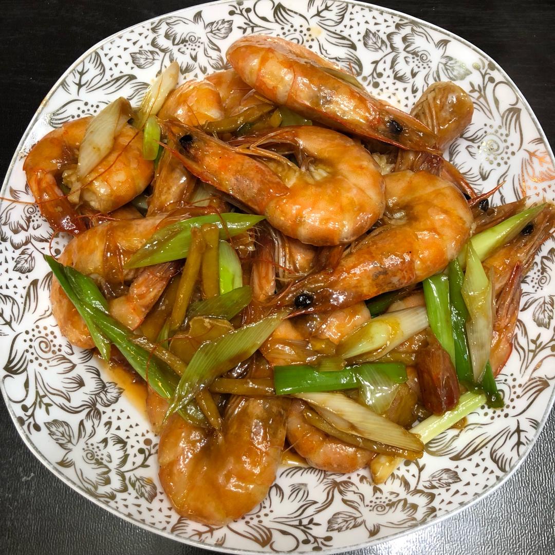 一零后的小吃货做的爆炒青虾