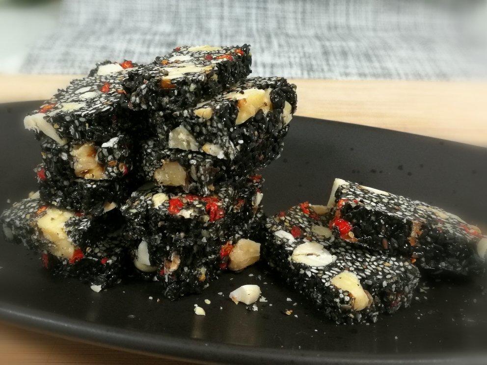 咩_movy做的枸杞核桃花生黑芝麻片