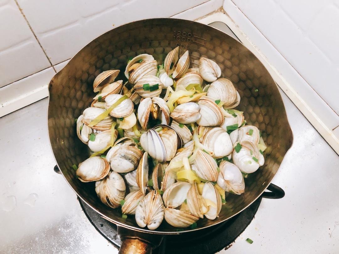 快手减脂餐：白葡萄酒煮蛤蜊