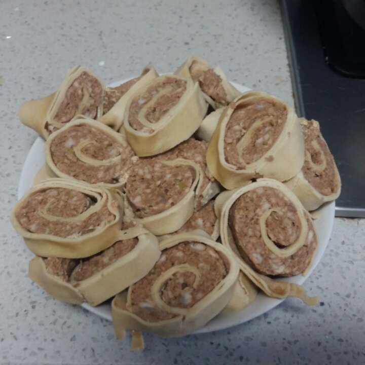 谢家师傅初七七做的干豆腐蒸肉卷