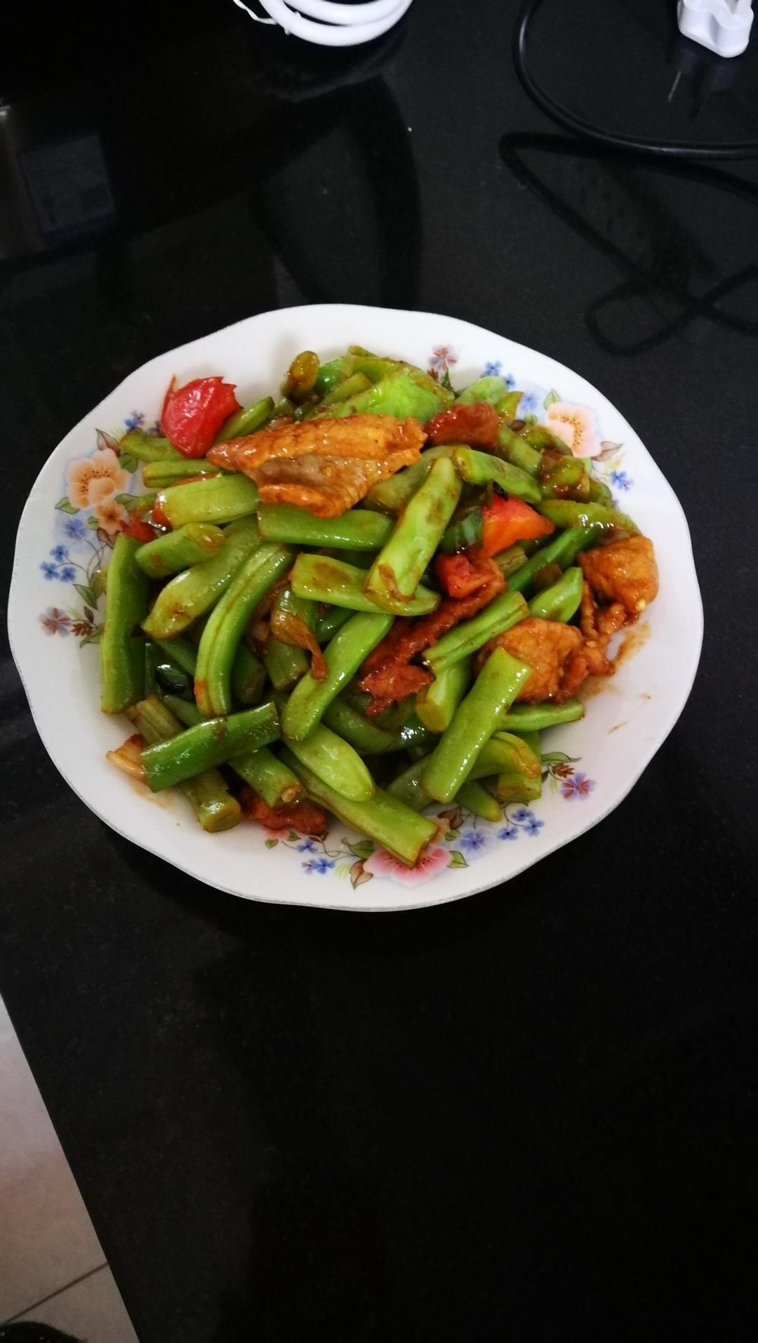 一起用餐吧——过油肉炒豆角的做法