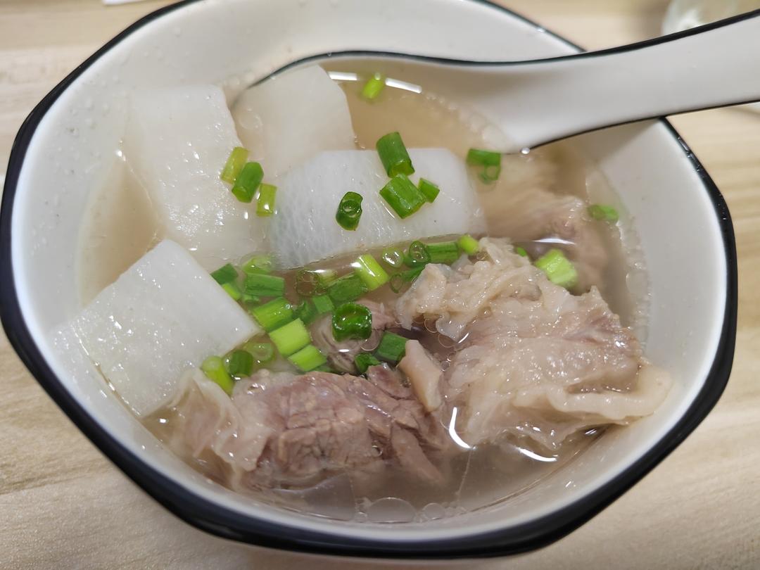 清汤萝卜牛腩