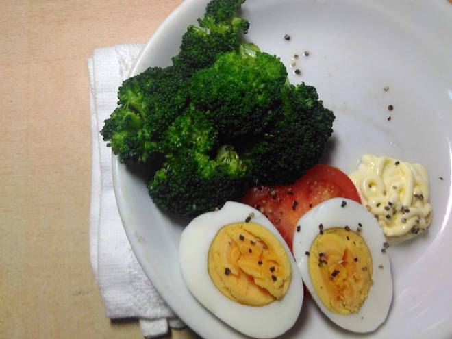 减肥时，好吃的鸡蛋西兰花沙拉的做法