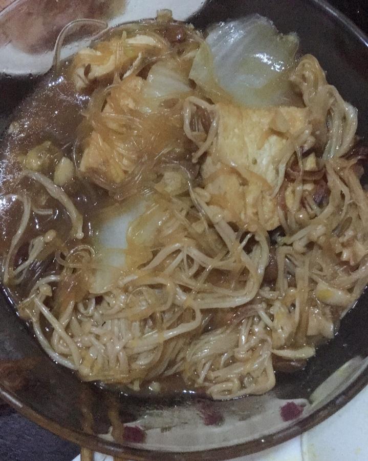 豆腐粉丝金针菇白菜煲