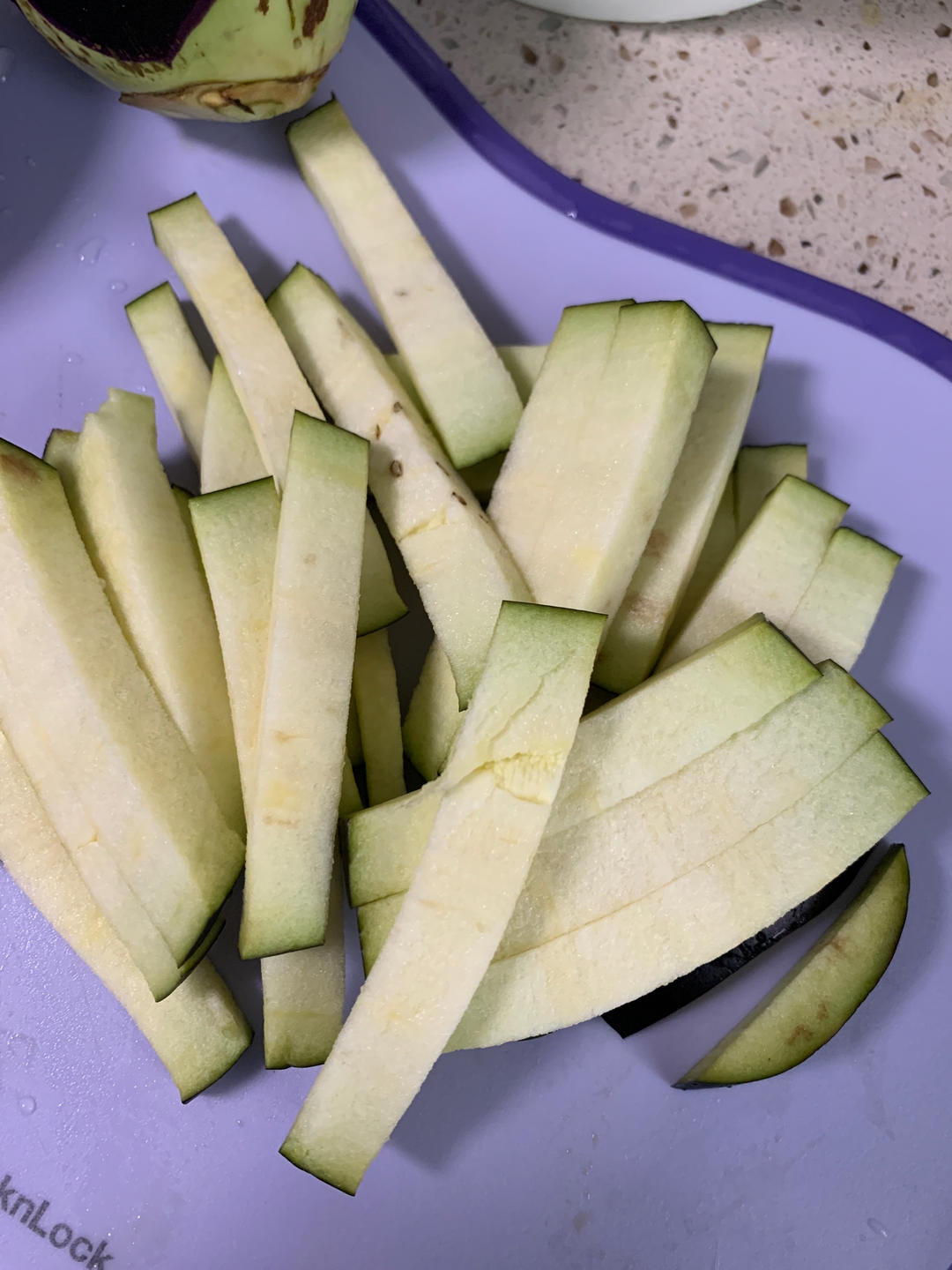 老丁的私房菜-切茄子条的小技巧