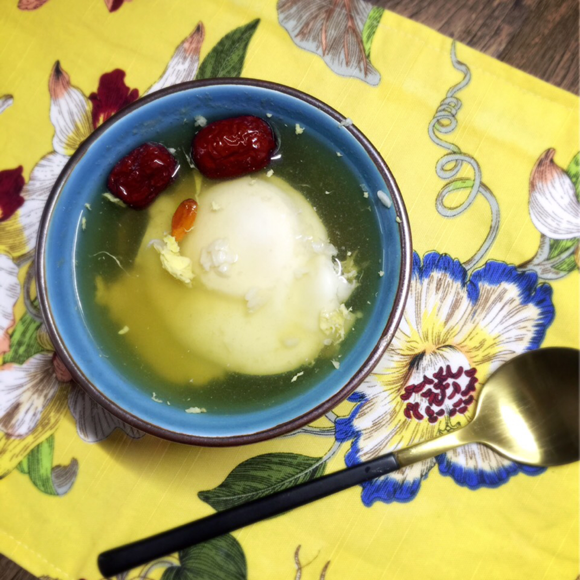 老红糖醪糟窝鸡蛋