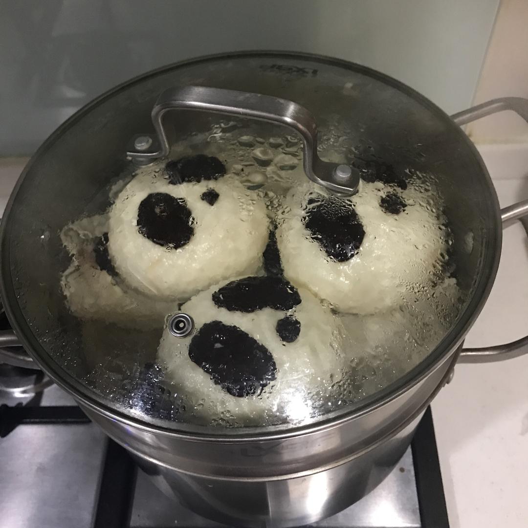 萌种之～熊猫豆沙包