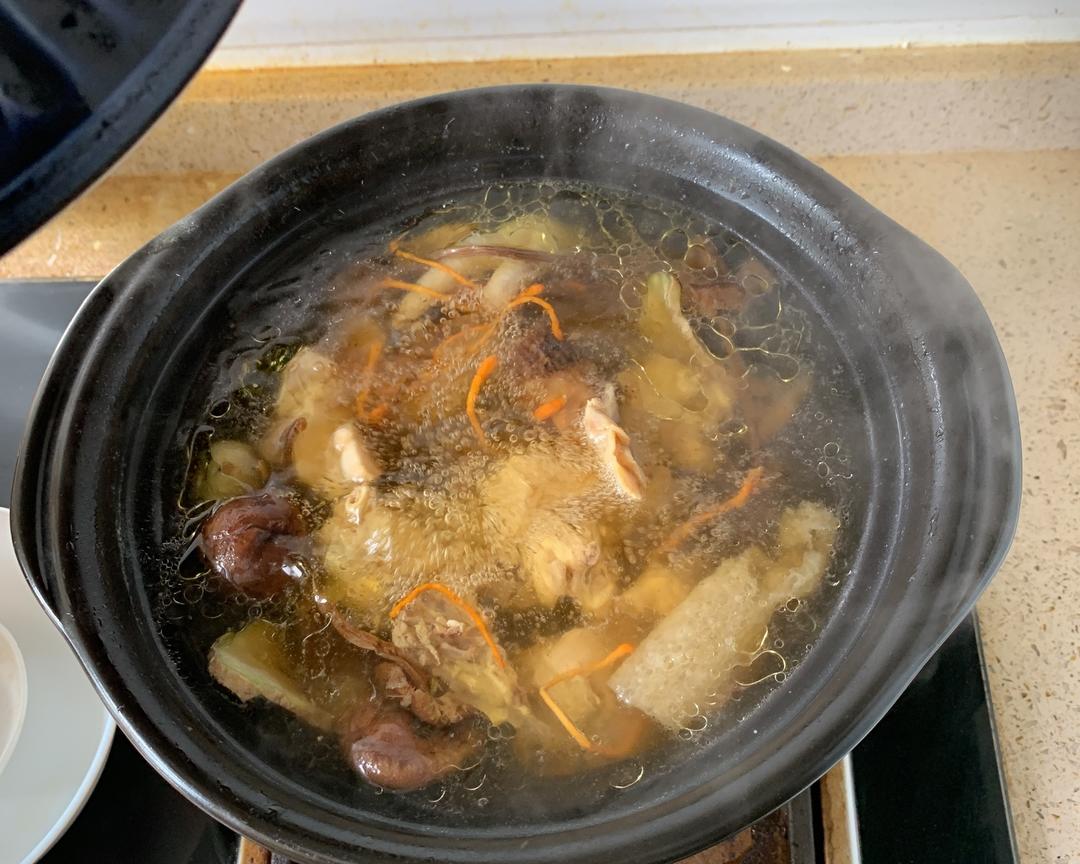 菌菇煲鸡汤