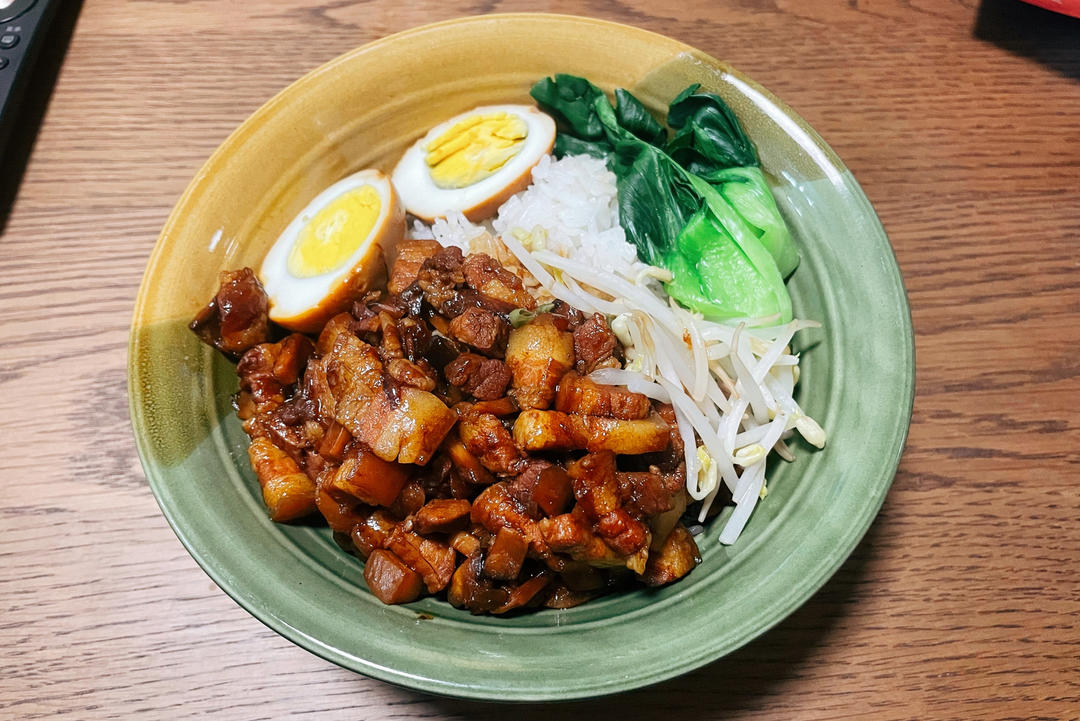 洋葱酥卤肉饭